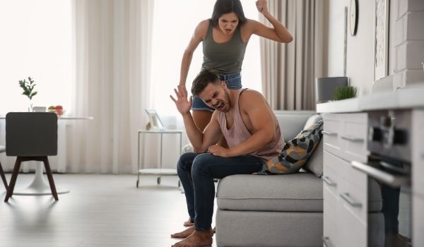 couple fighting-signs of an unhealthy relationship