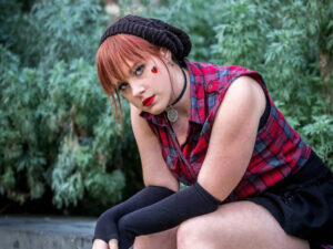girl with tattoo on her face-why people don't you