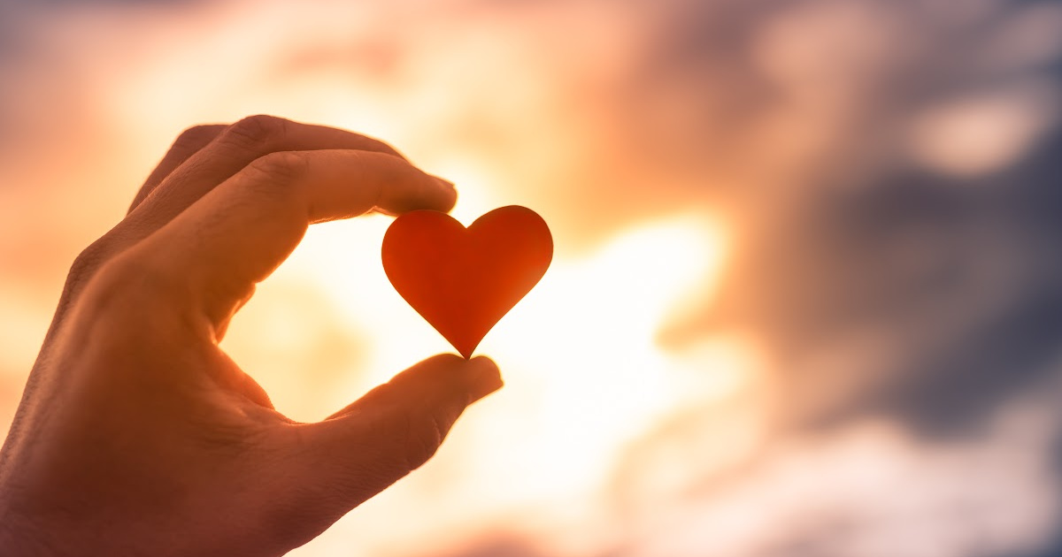 hand holding a heart-motivational love messages blog