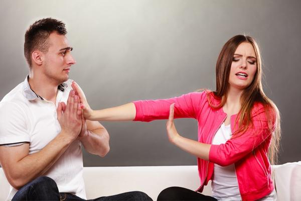 Refuses to apologize - Signs of Disrespect in a Relationship