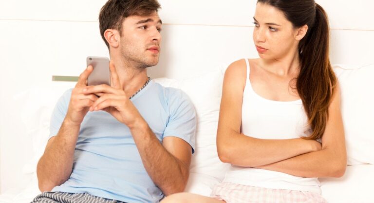13 Signs of Disrespect in a Relationship You Better Not Ignore