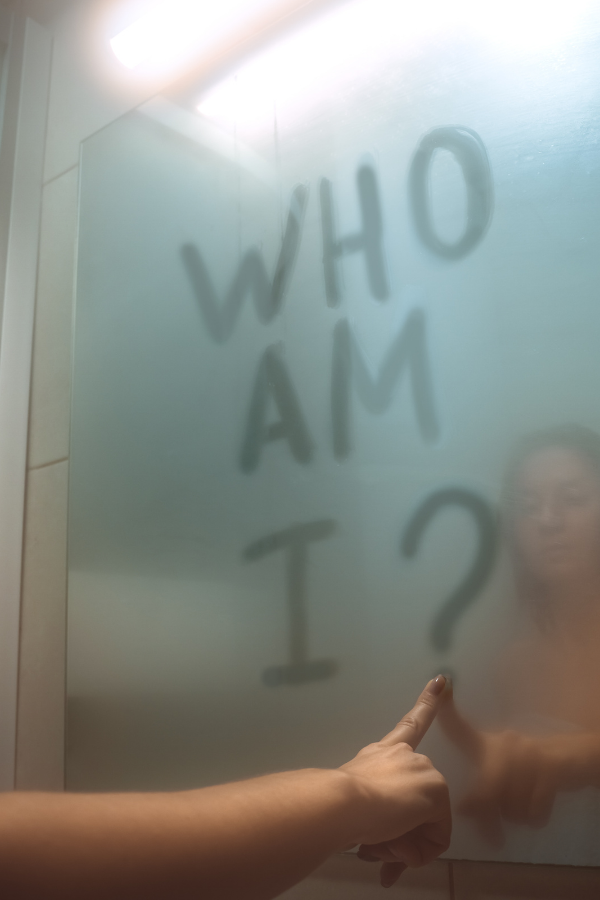 A question written on a mirror "who am i?" #SelfDiscipline #SelfControl