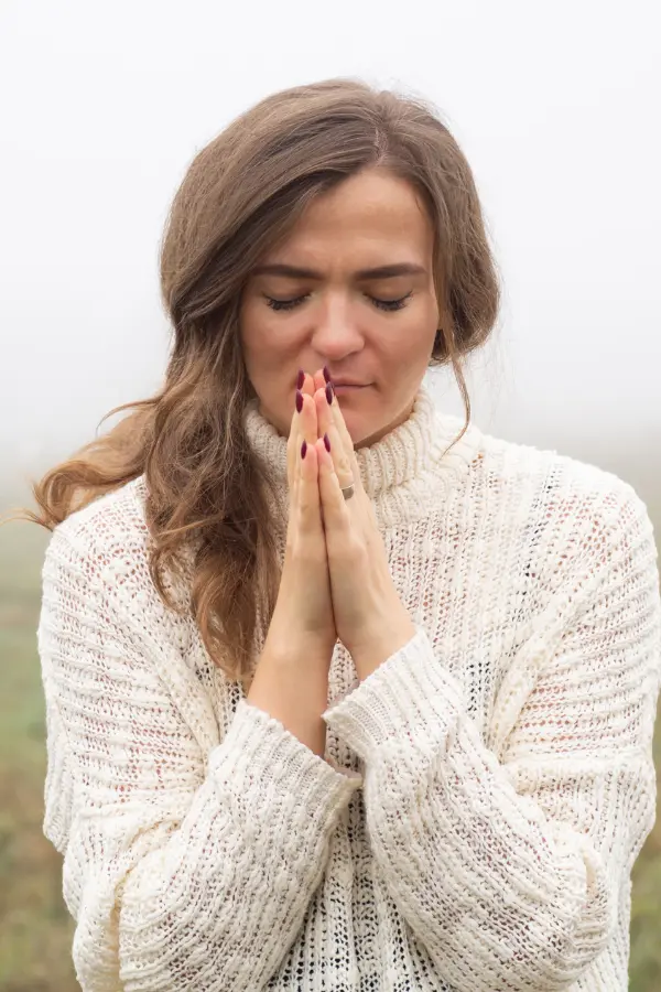 Discover simple ways to practice gratitude daily and bring more light, positivity, and meaning into your life.